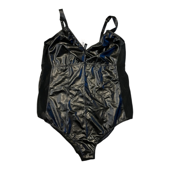 NWT‎ Torrid pleather bodysuit - Picture 4 of 5